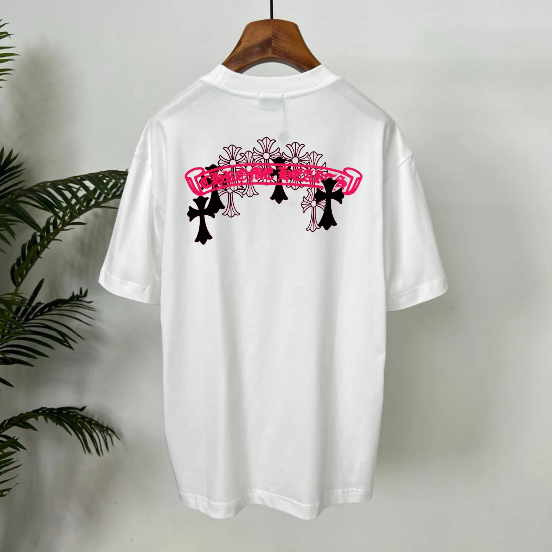🅿️190 Kroxin 2025 new Sanskrit couple style short-sleeved T-shirt 🔥High version🔥 Original fabric Digital direct printing technology Same style as Internet celebrity High version High quality😘😘 The fabric is made of 250g Solona cotton fabric. It feels super comfortable, fashionable and personalized. A super versatile and good-looking T-shirt. Very suitable for both men and women. A must-have for everyone. Color: black, white Size: S-xxl